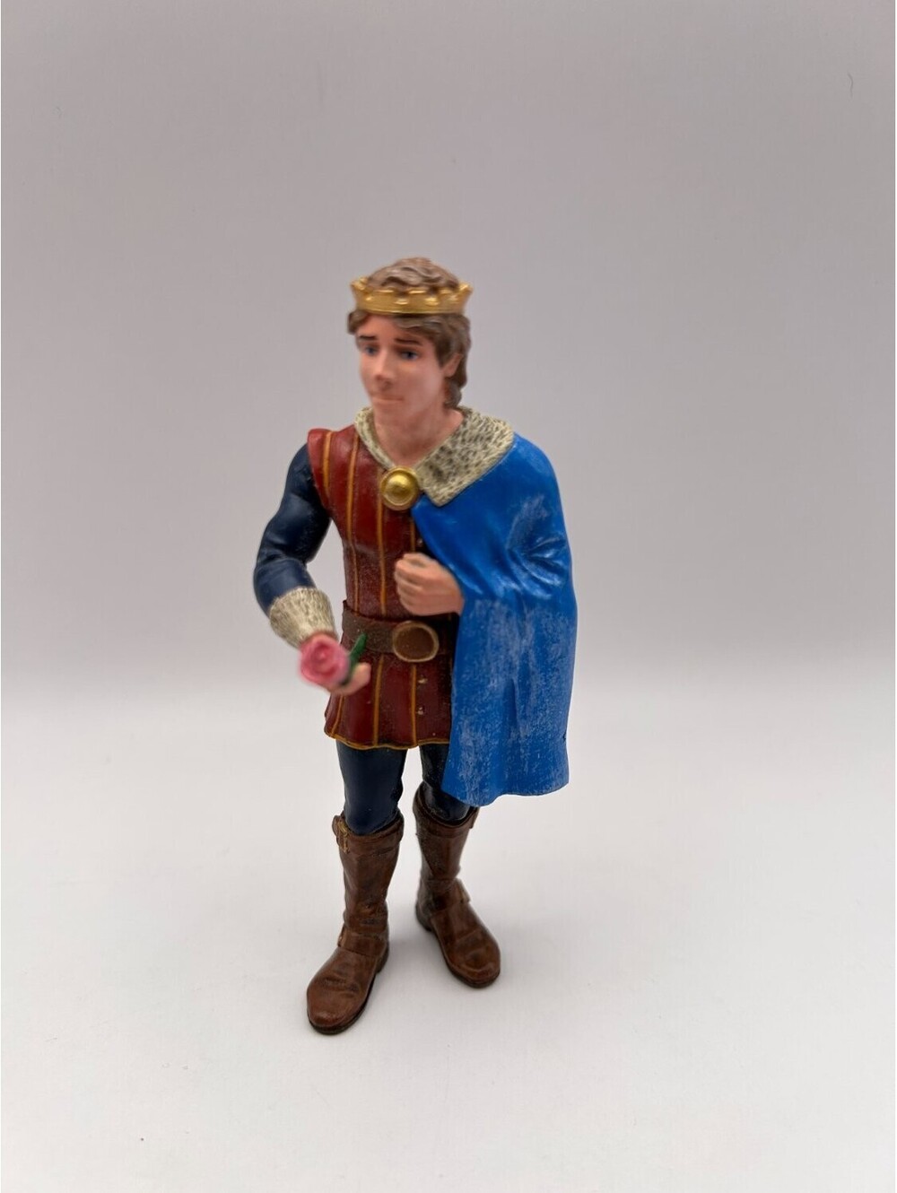 Safari Ltd Prince Patrick Holding Rose Crown Figurine ©2010 Days of Old Used